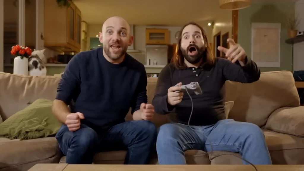 Edward et Arnaud dans le canapé manette de playstation en main